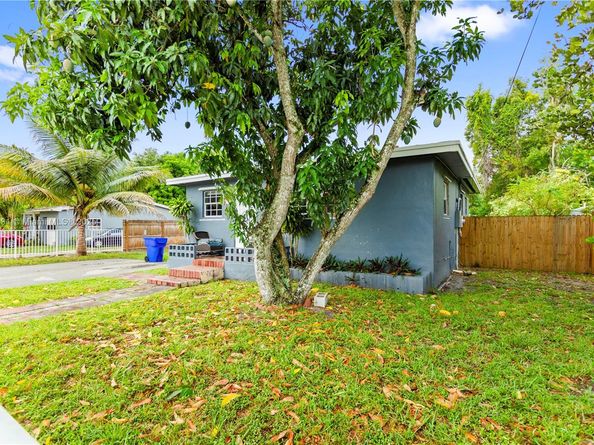 5734 Mckinley St, Hollywood FL 33021