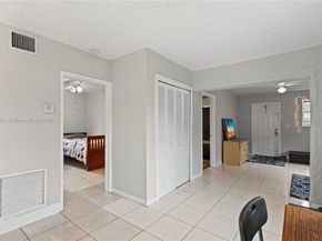 5734 Mckinley St, Hollywood FL 33021