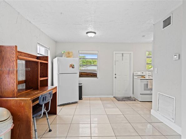 5734 Mckinley St, Hollywood FL 33021
