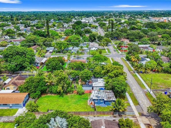 5734 Mckinley St, Hollywood FL 33021