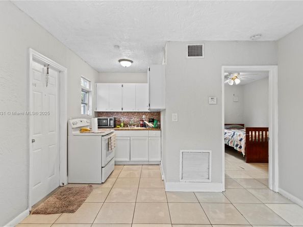 5734 Mckinley St, Hollywood FL 33021