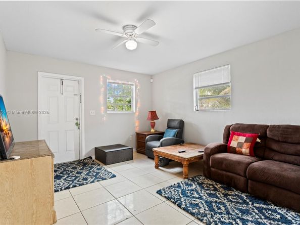 5734 Mckinley St, Hollywood FL 33021