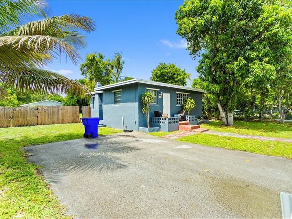 5734 Mckinley St, Hollywood FL 33021