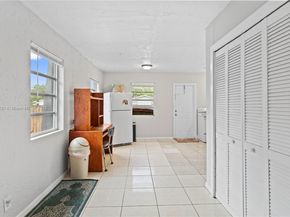5734 Mckinley St, Hollywood FL 33021