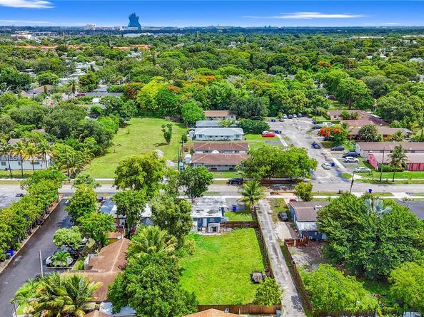 5734 Mckinley St, Hollywood FL 33021
