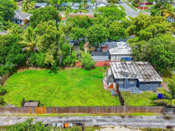 5734 Mckinley St, Hollywood FL 33021