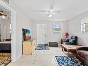 5734 Mckinley St, Hollywood FL 33021