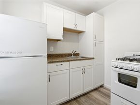 340 NE 125th St, North Miami FL 33161