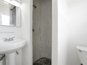 340 NE 125th St, North Miami FL 33161