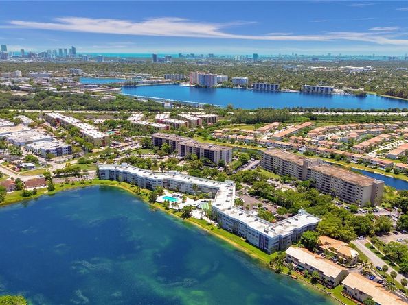 873 NE 195th St 309, North Miami Beach FL 33179