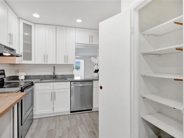 873 NE 195th St 309, North Miami Beach FL 33179