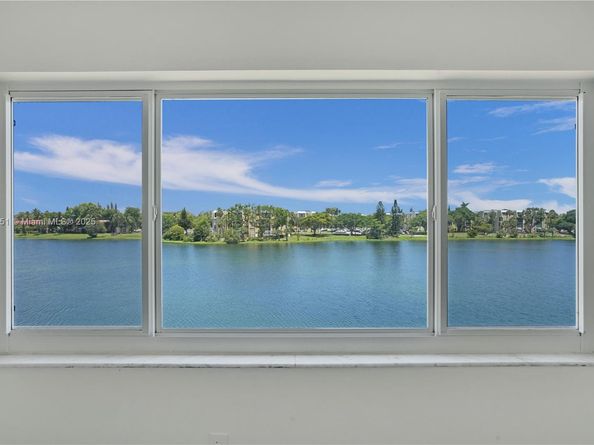 873 NE 195th St 309, North Miami Beach FL 33179