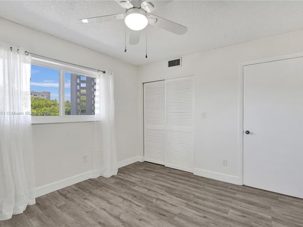 873 NE 195th St 309, North Miami Beach FL 33179