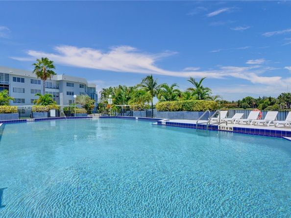 873 NE 195th St 309, North Miami Beach FL 33179