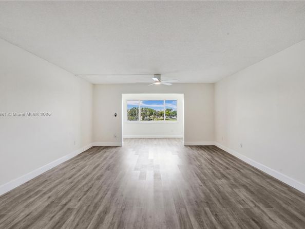 873 NE 195th St 309, North Miami Beach FL 33179