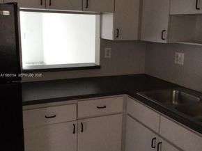 1855 W 60th St 423C, Hialeah FL 33012