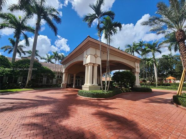 7557 NW 18th Dr, Pembroke Pines FL 33024