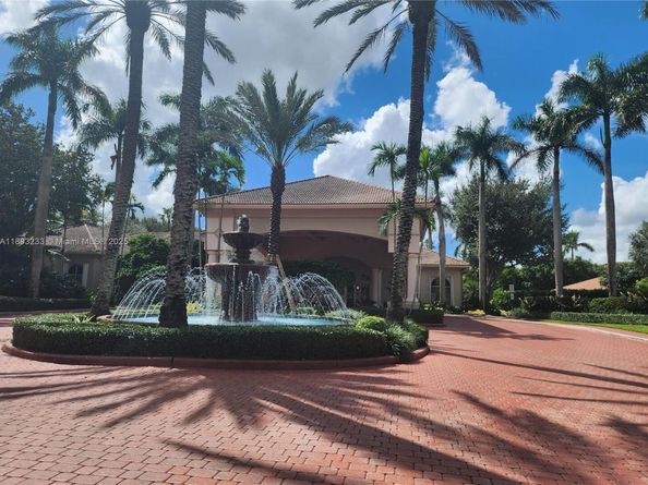 7557 NW 18th Dr, Pembroke Pines FL 33024