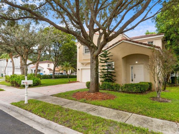 7557 NW 18th Dr, Pembroke Pines FL 33024