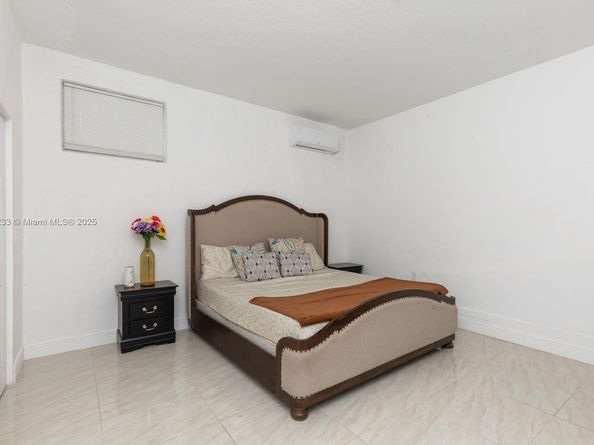 7557 NW 18th Dr, Pembroke Pines FL 33024