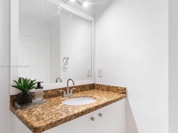 7557 NW 18th Dr, Pembroke Pines FL 33024
