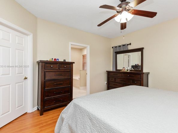 7557 NW 18th Dr, Pembroke Pines FL 33024