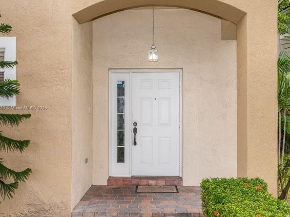 7557 NW 18th Dr, Pembroke Pines FL 33024