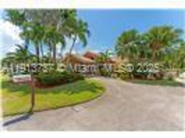 10220 SW 140th St, Miami FL 33176