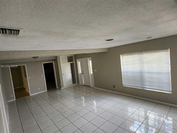 6221 NW 17th St, Sunrise FL 33313