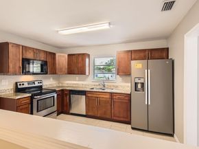 6221 NW 17th St, Sunrise FL 33313