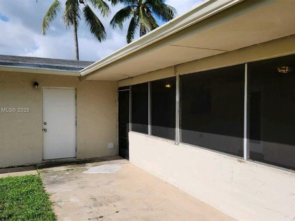 6221 NW 17th St, Sunrise FL 33313