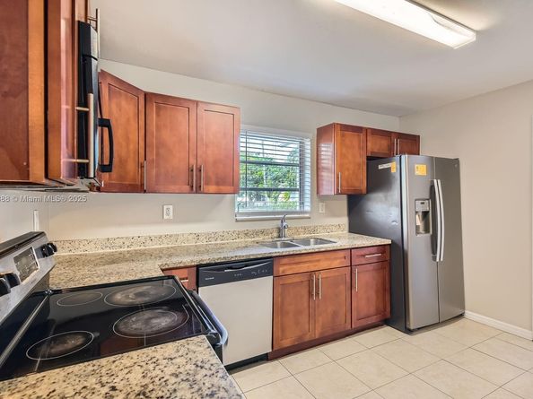 6221 NW 17th St, Sunrise FL 33313