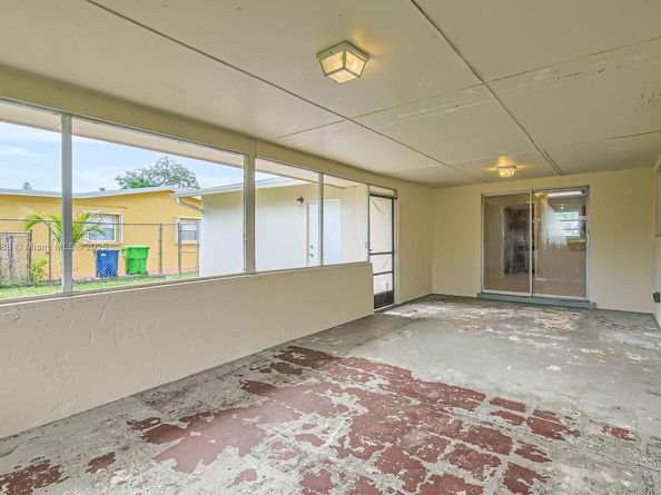 6221 NW 17th St, Sunrise FL 33313