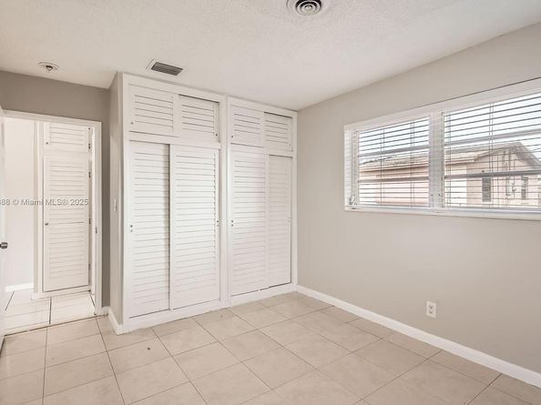 6221 NW 17th St, Sunrise FL 33313