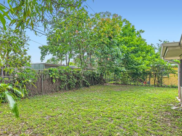 6221 NW 17th St, Sunrise FL 33313