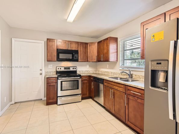 6221 NW 17th St, Sunrise FL 33313