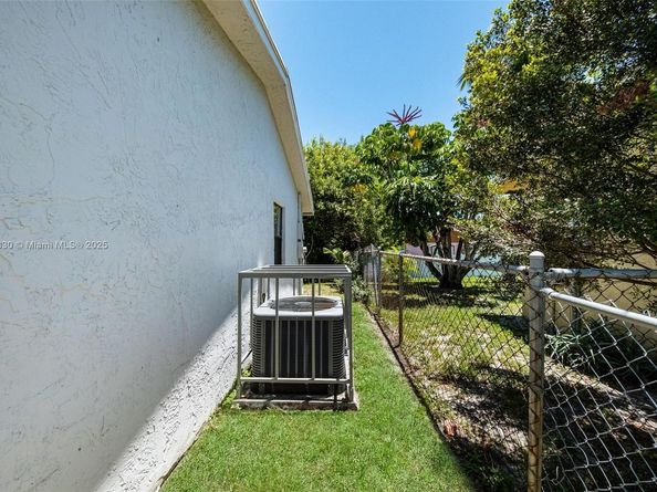 540 NW 7th Ter, Pompano Beach FL 33060