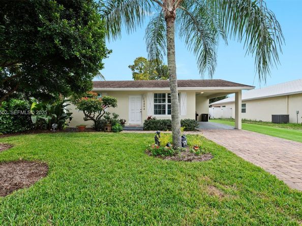 6894 3rd St, Jupiter FL 33458