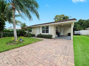 6894 3rd St, Jupiter FL 33458