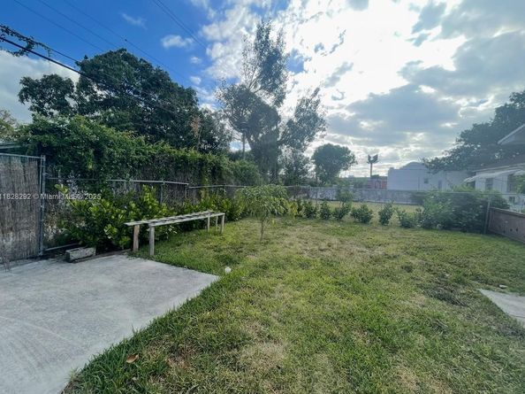 765 NW 46th St, Miami FL 33127