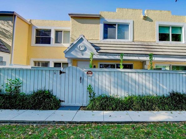 6840 SW 45th Ln 258, Miami FL 33155