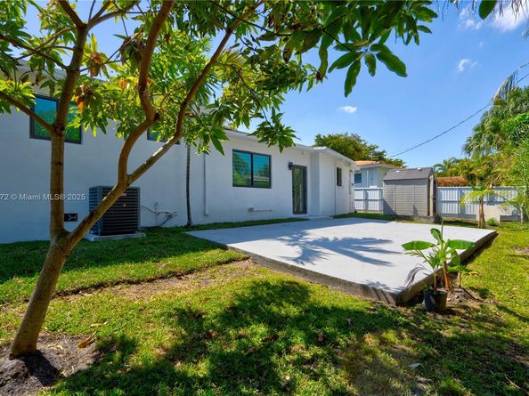 175 NE 120th St, North Miami FL 33161