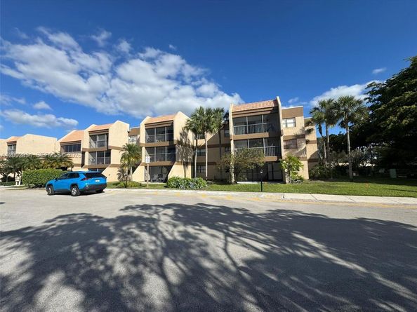 240 Lakeview Dr 112, Weston FL 33326