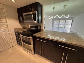 240 Lakeview Dr 112, Weston FL 33326