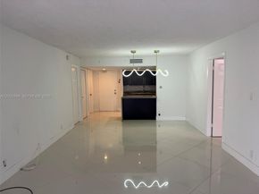 240 Lakeview Dr 112, Weston FL 33326