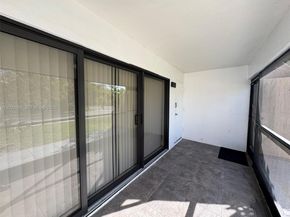 240 Lakeview Dr 112, Weston FL 33326