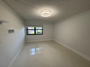 240 Lakeview Dr 112, Weston FL 33326
