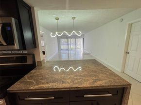 240 Lakeview Dr 112, Weston FL 33326