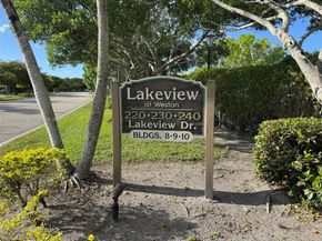 240 Lakeview Dr 112, Weston FL 33326