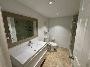 240 Lakeview Dr 112, Weston FL 33326